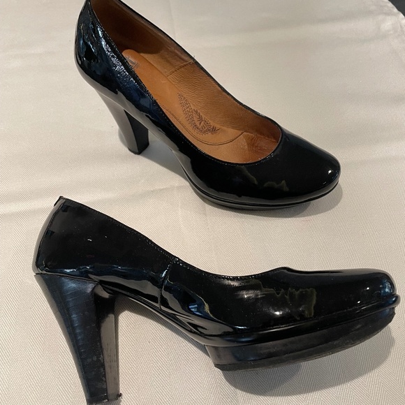 Sofft Shoes - Sofft black patten leather heels - Sz 9M
